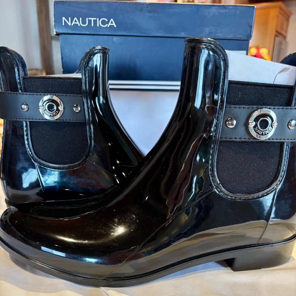Women’s Nautical Windsail Weather Boots Size 8